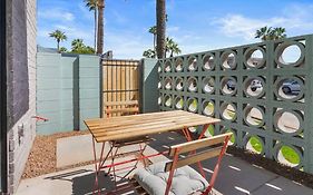 Large Studio Rooftop & Poolside - Walk To Old Town